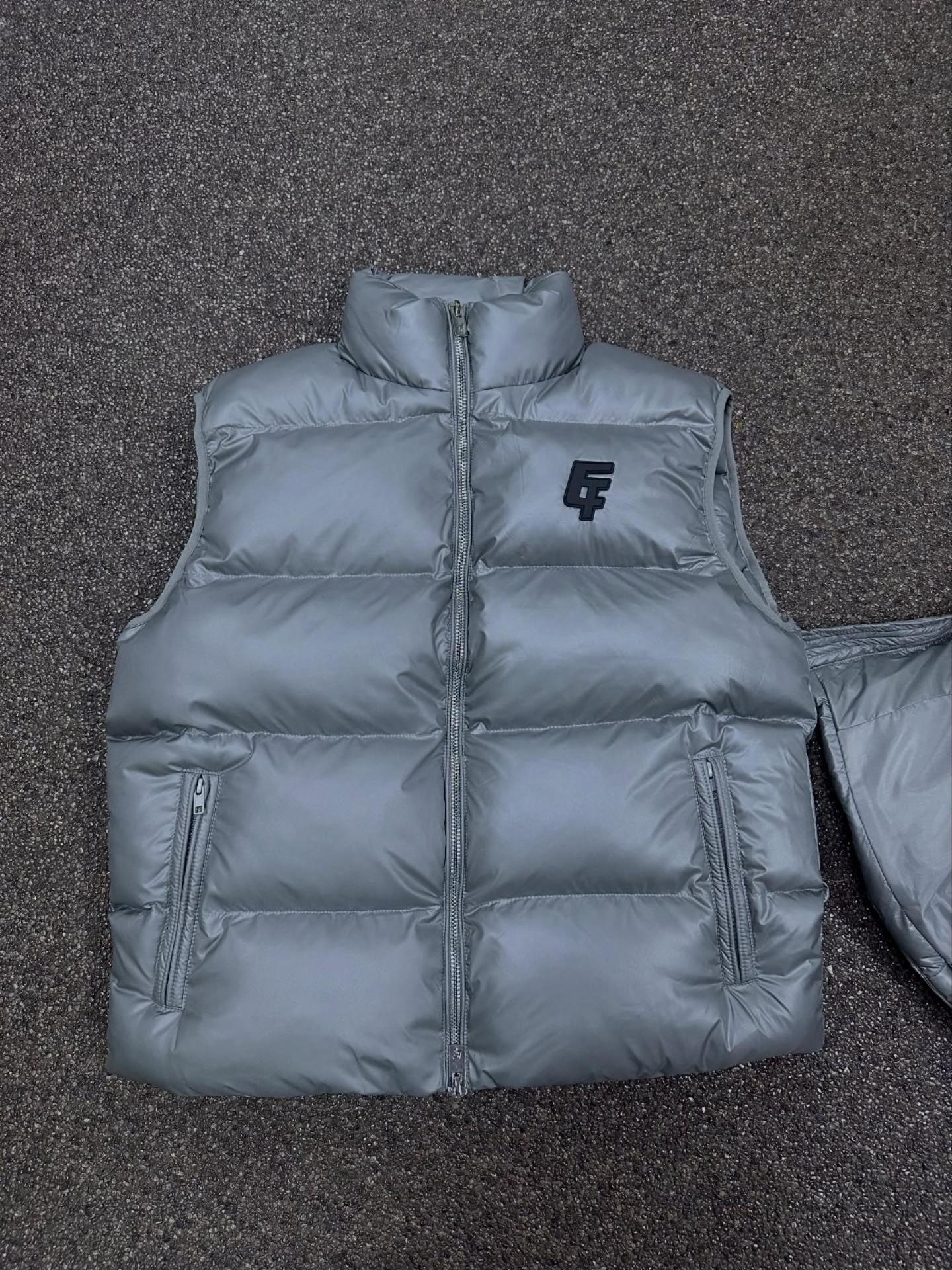 ❄️❄️ new puffer vest in store ! #puffer #winter